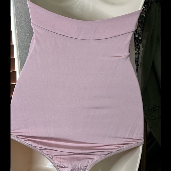 Moda International sexy keyhole cutout bodysuit size small - Picture 7 of 7